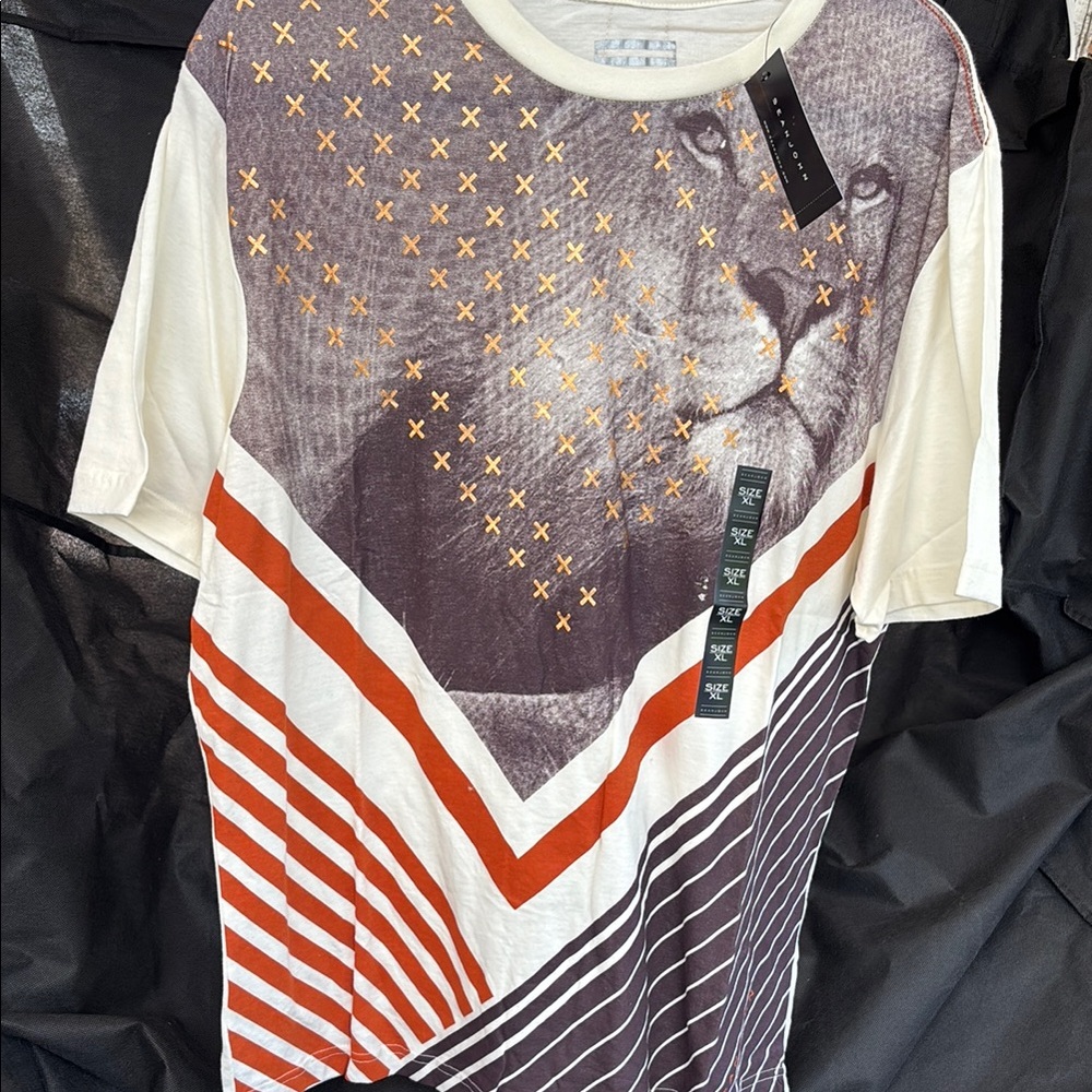 Graphic T-Shirt with Lion Print I have different sizes